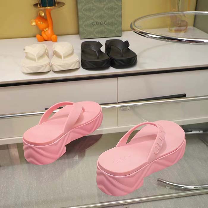Gucci Women GG Thong Platform Slide Sandal Pink Rubber Mid 5 CM Heel