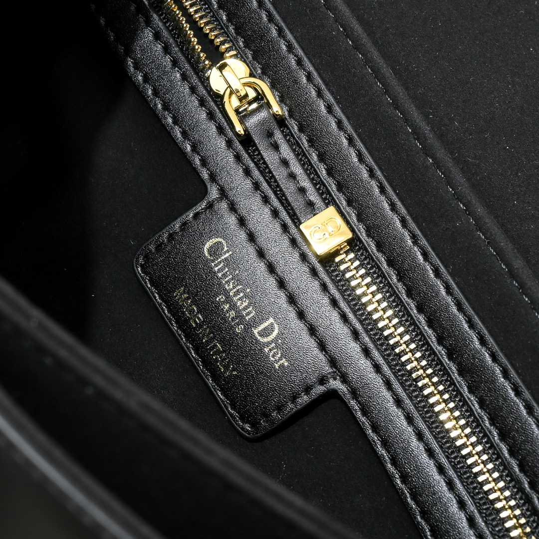 Dior Women CD Small 30 Montaigne Avenue Bag Black Box Calfskin