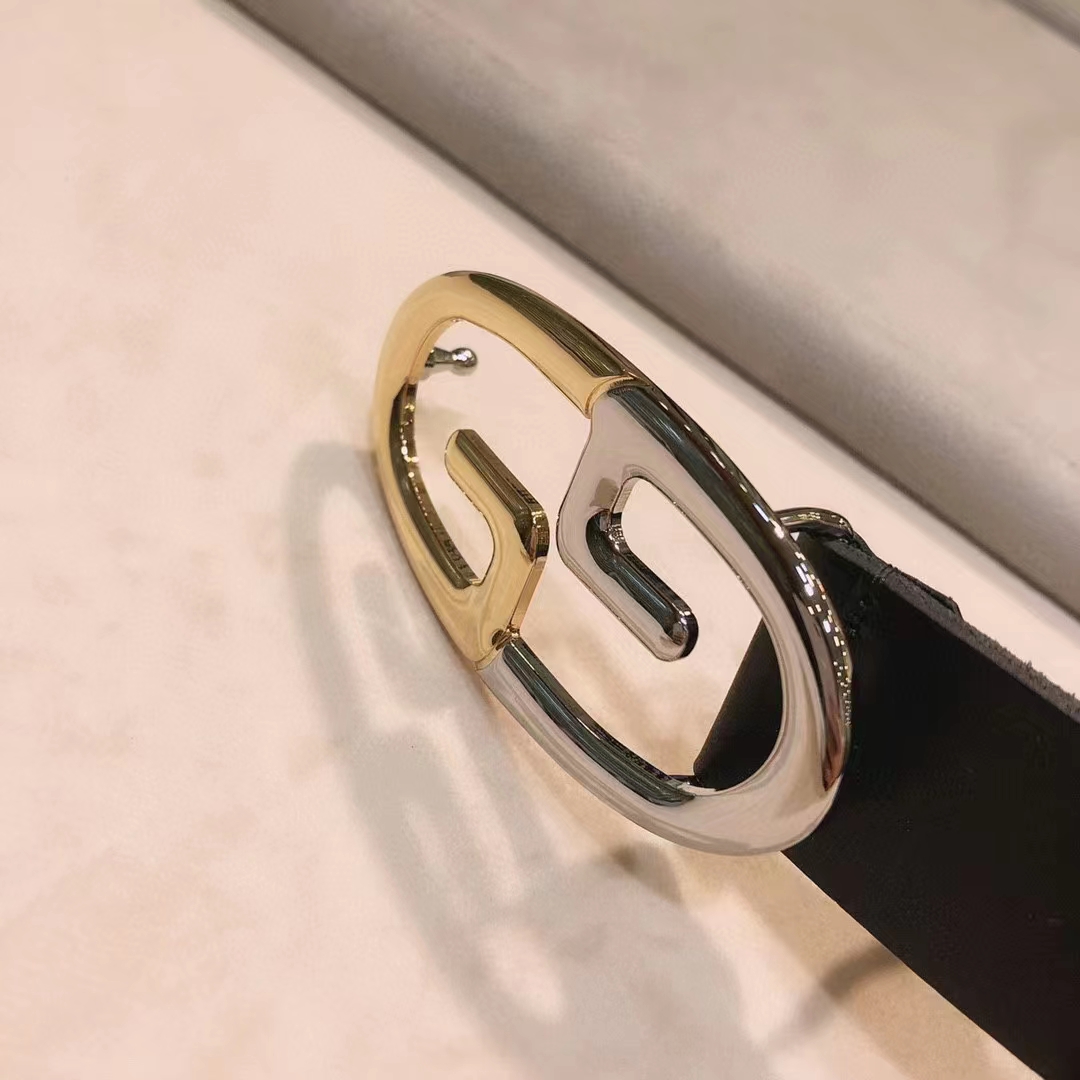 Gucci Unisex Belt Two-Toned Metal GG Buckle Black Leather 3.3 CM Width