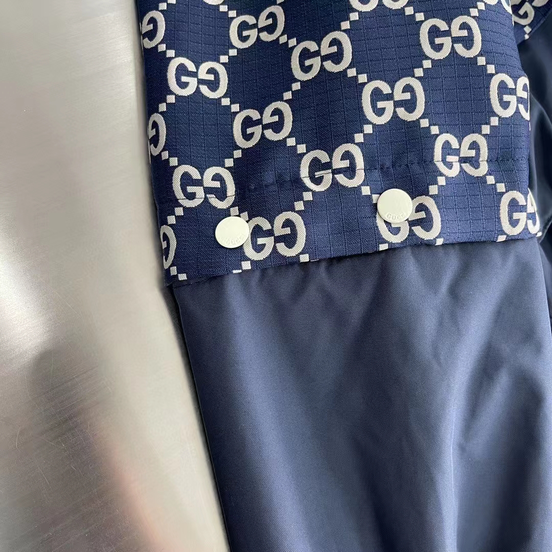 Gucci Women GG Ripstop Fabric Zip Jacket Blue Ivory GG Padded Detachable Sleeves