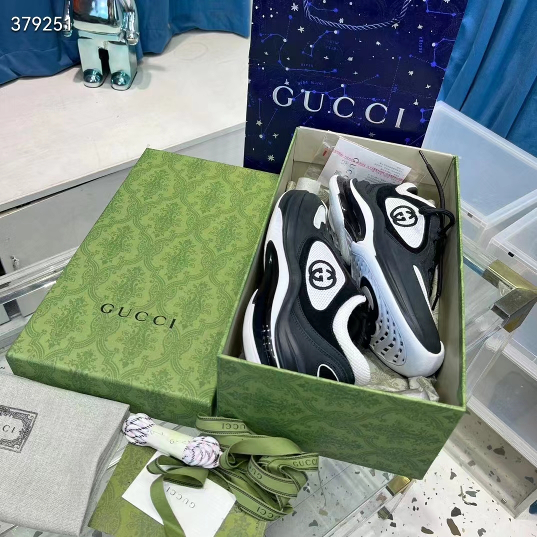 Gucci Unisex GG Run Sneaker Black Suede Interlocking G Bi-Color Rubber Lace-Up Low-Heel