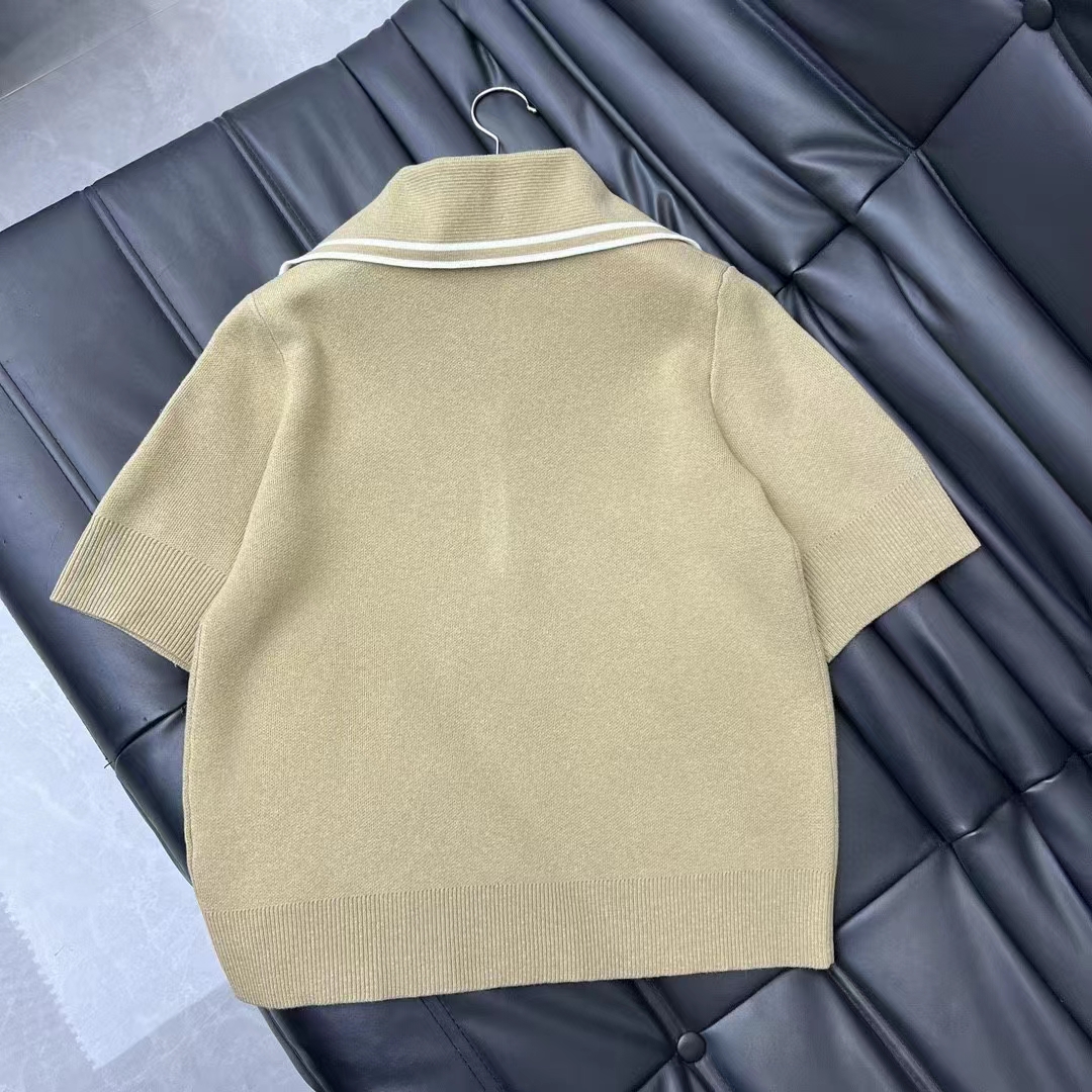 Gucci Women GG Wool Polo Shirt Horsebit Camel Wool Sailor Collar Two Front Pockets Short Sleeves