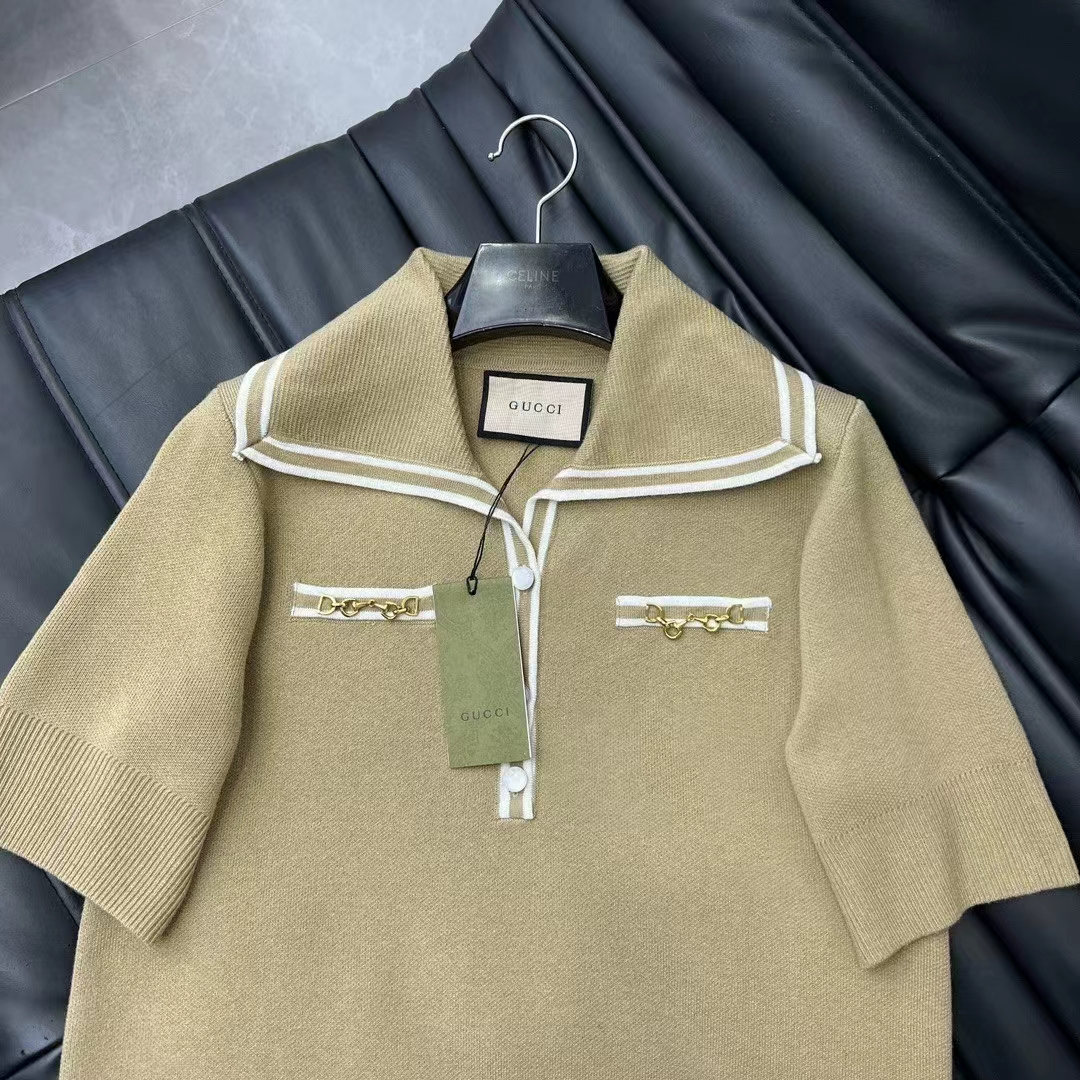 Gucci Women GG Wool Polo Shirt Horsebit Camel Wool Sailor Collar Two Front Pockets Short Sleeves