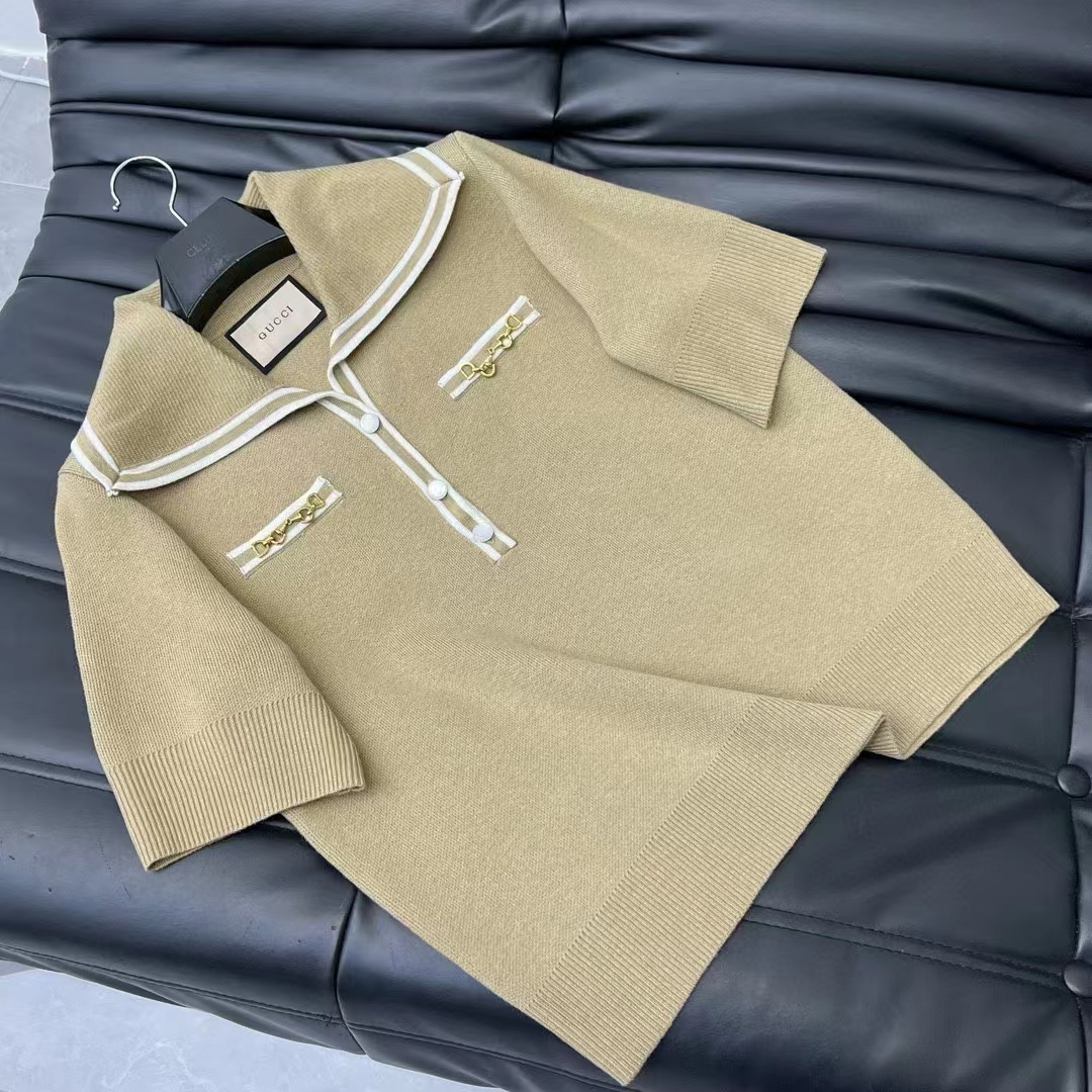 Gucci Women GG Wool Polo Shirt Horsebit Camel Wool Sailor Collar Two Front Pockets Short Sleeves