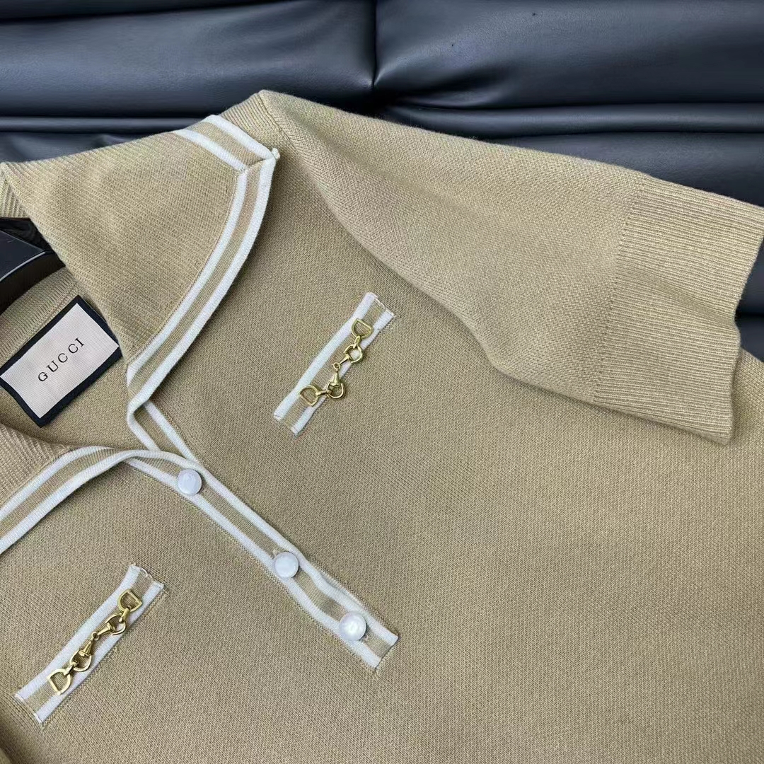 Gucci Women GG Wool Polo Shirt Horsebit Camel Wool Sailor Collar Two Front Pockets Short Sleeves