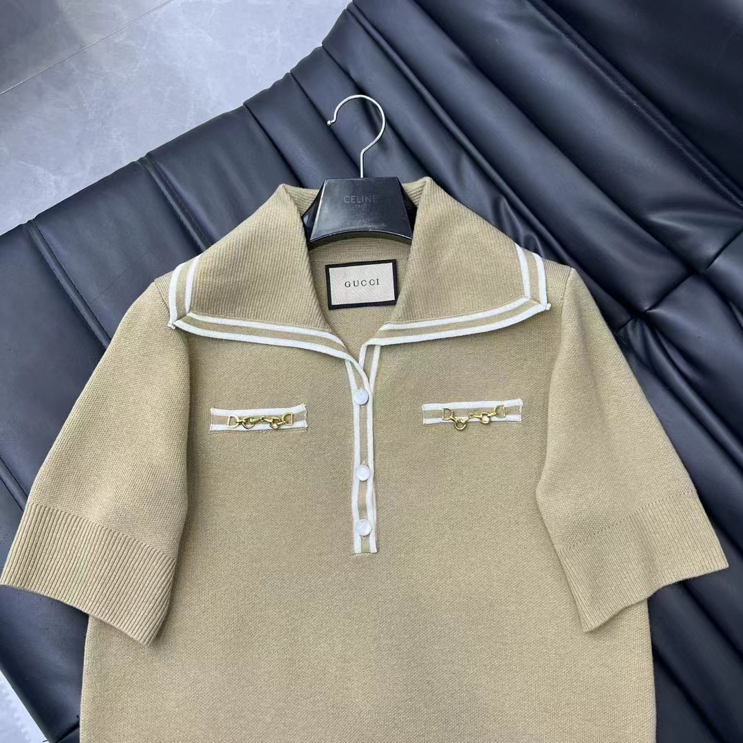 Gucci Women GG Wool Polo Shirt Horsebit Camel Wool Sailor Collar Two Front Pockets Short Sleeves