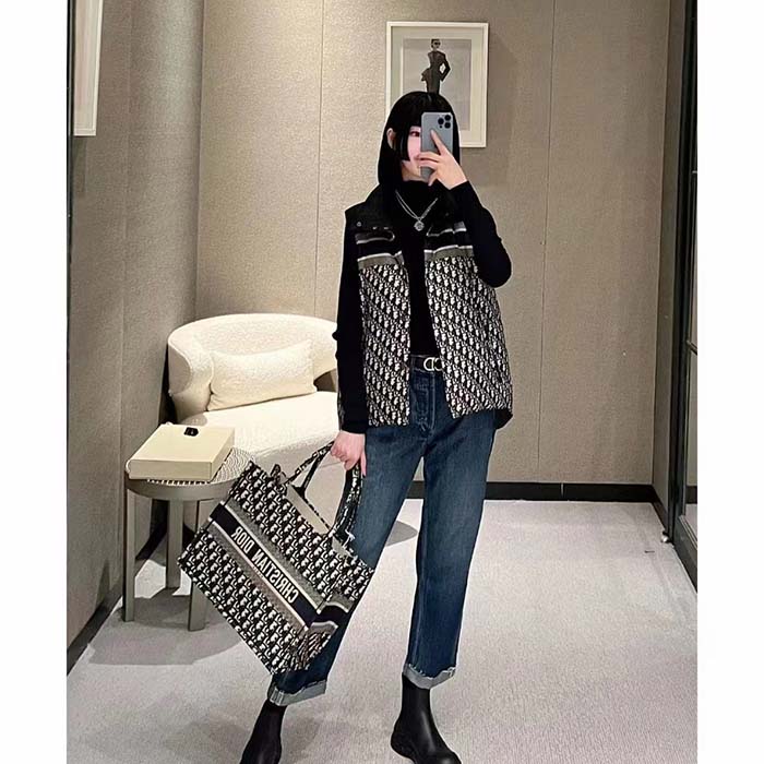 Dior Women CD Reversible Puffer Vest Blue Ecru Dior Oblique Quilted Technical Taffeta