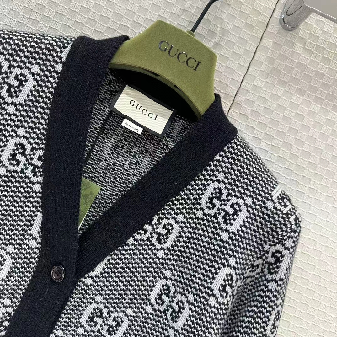 Gucci Men GG Wool Jacquard Cardigan Grey V-Neck Long Sleeves Front Pockets