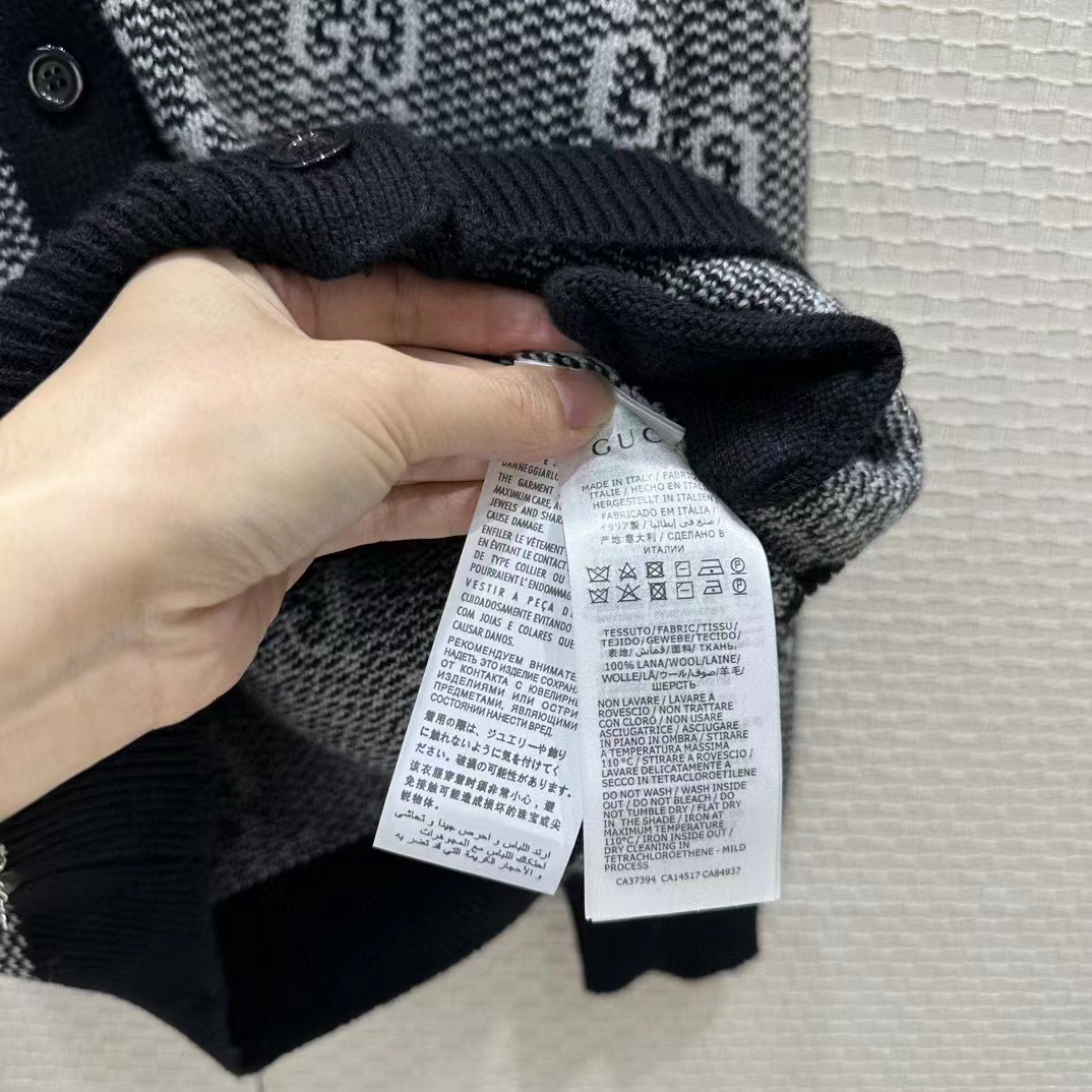 Gucci Men GG Wool Jacquard Cardigan Grey V-Neck Long Sleeves Front Pockets
