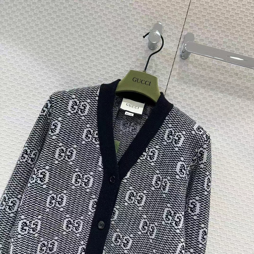 Gucci Men GG Wool Jacquard Cardigan Grey V-Neck Long Sleeves Front Pockets