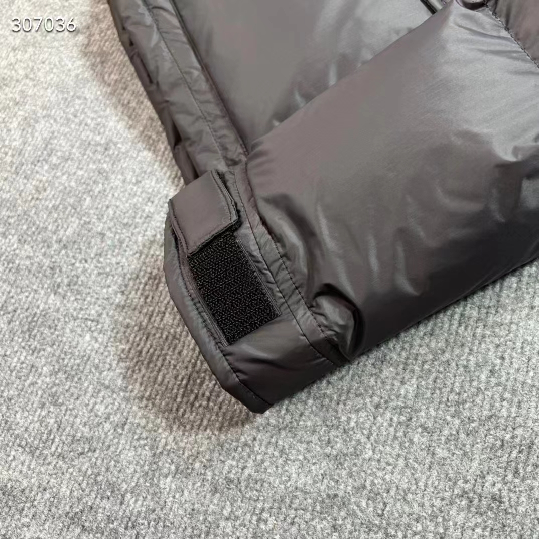 Gucci Men Nylon Down Jacket GG Inserts Feather Padding Lined High Neck Velcro Cuffs