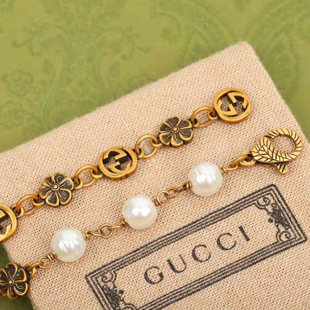 Gucci Women Interlocking G Flower Pearl Necklace