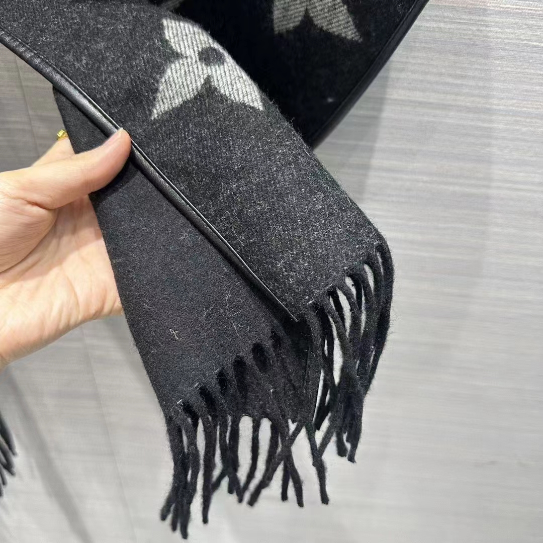 Louis Vuitton LV Unisex Fall For You Scarf Black Wool Cashmere Jacquard Weave Monogram