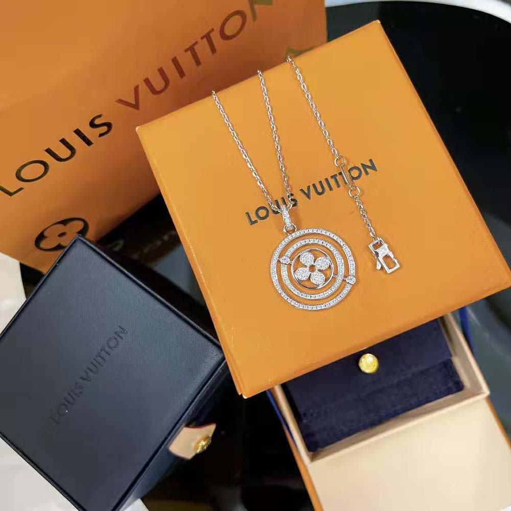 Louis Vuitton Women Idylle Blossom Medallion White Gold and Diamonds