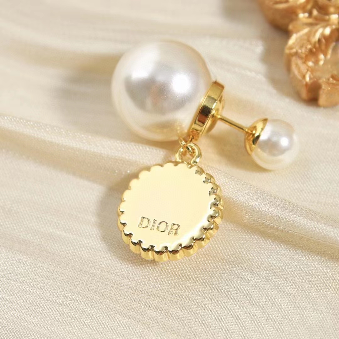 Dior Women Dior Tribales Earrings White Resin Pearls Latte Glass