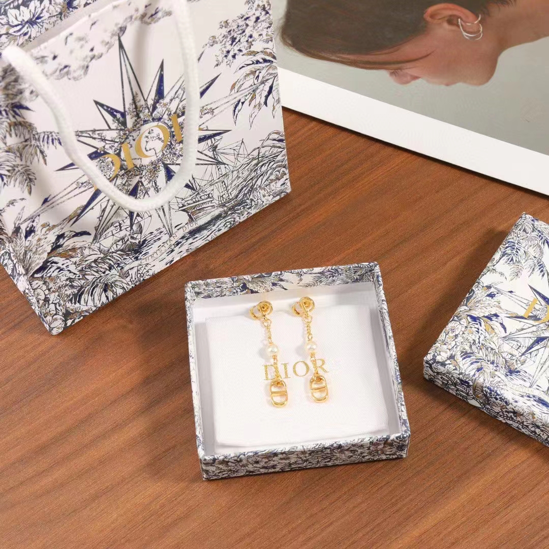 Dior Women 30 Montaigne Stud Earrings Gold-Finish Metal CD Signatures