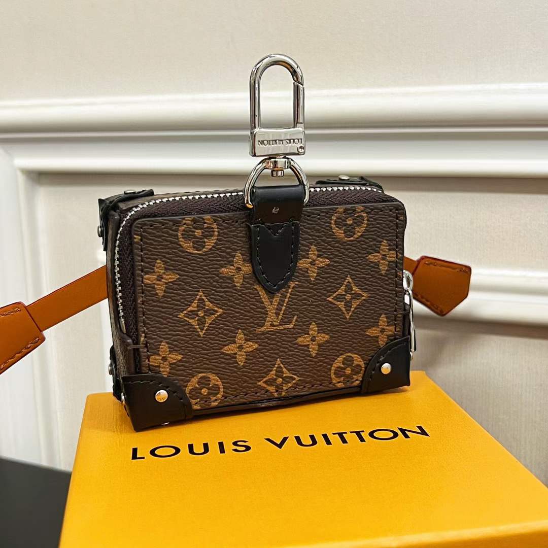 Louis Vuitton LV Unisex Mister Trunk Key Holder And Bag Charm M01201