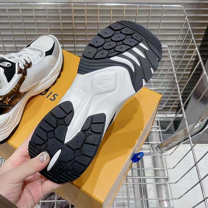 Louis Vuitton LV Unisex Run 55 Sneaker White Mix Materials 1AASDF