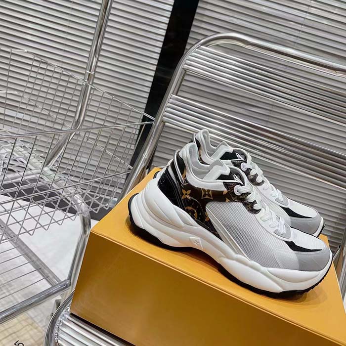 Louis Vuitton LV Unisex Run 55 Sneaker White Mix Materials 1AASDF