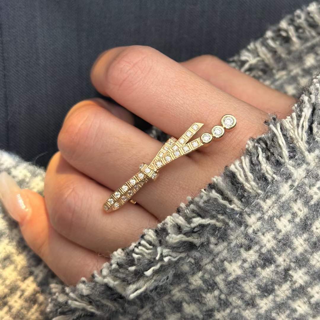 Chanel Women CC Ruban Ring 18K Beige Gold Diamonds