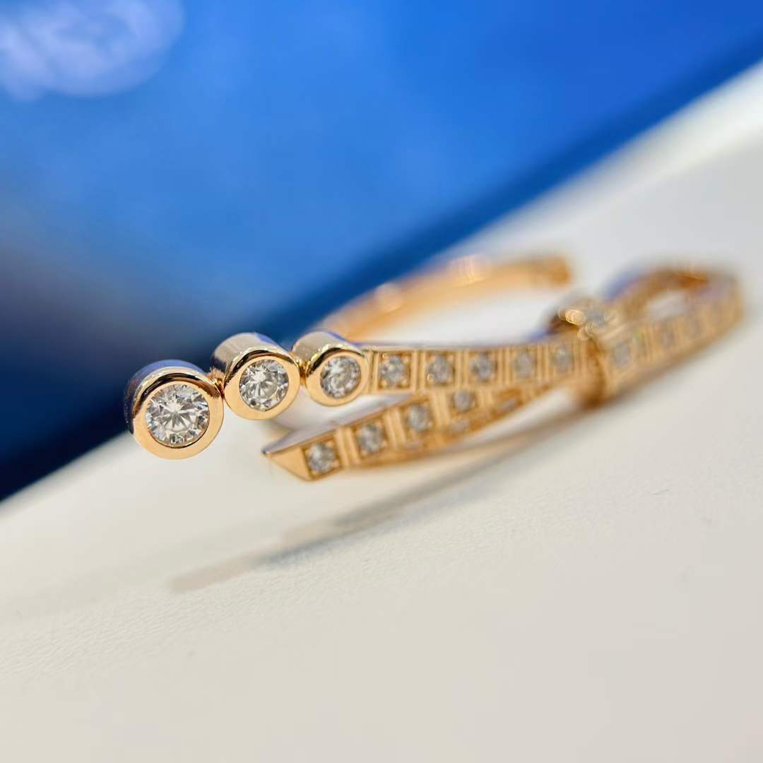 Chanel Women CC Ruban Ring 18K Beige Gold Diamonds