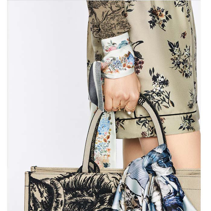 Dior Women CD Jardin D’Hiver Mitzah Scarf White Multicolor Silk Twill