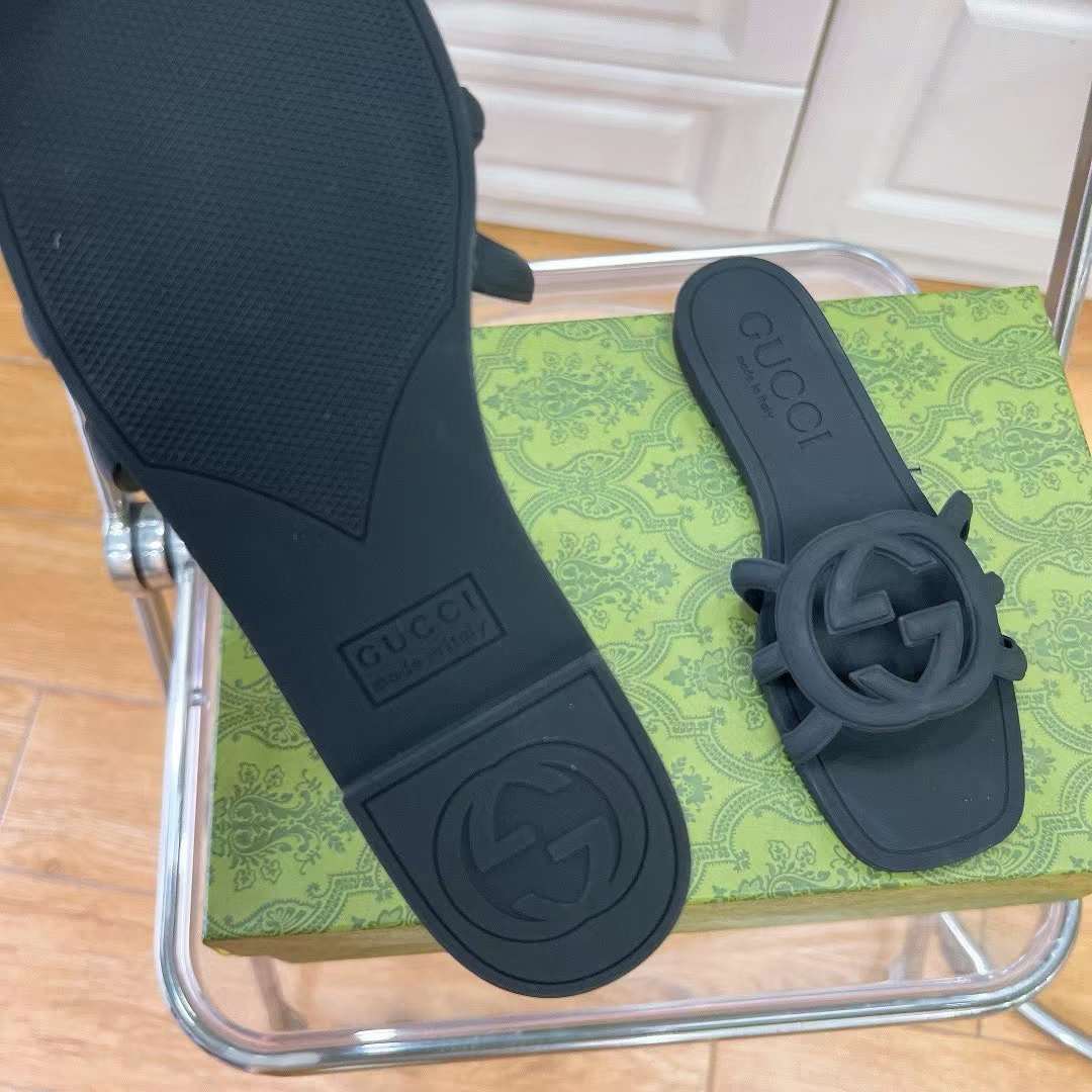 Gucci Unisex GG Interlocking G Slide Sandal Black Rubber Flat