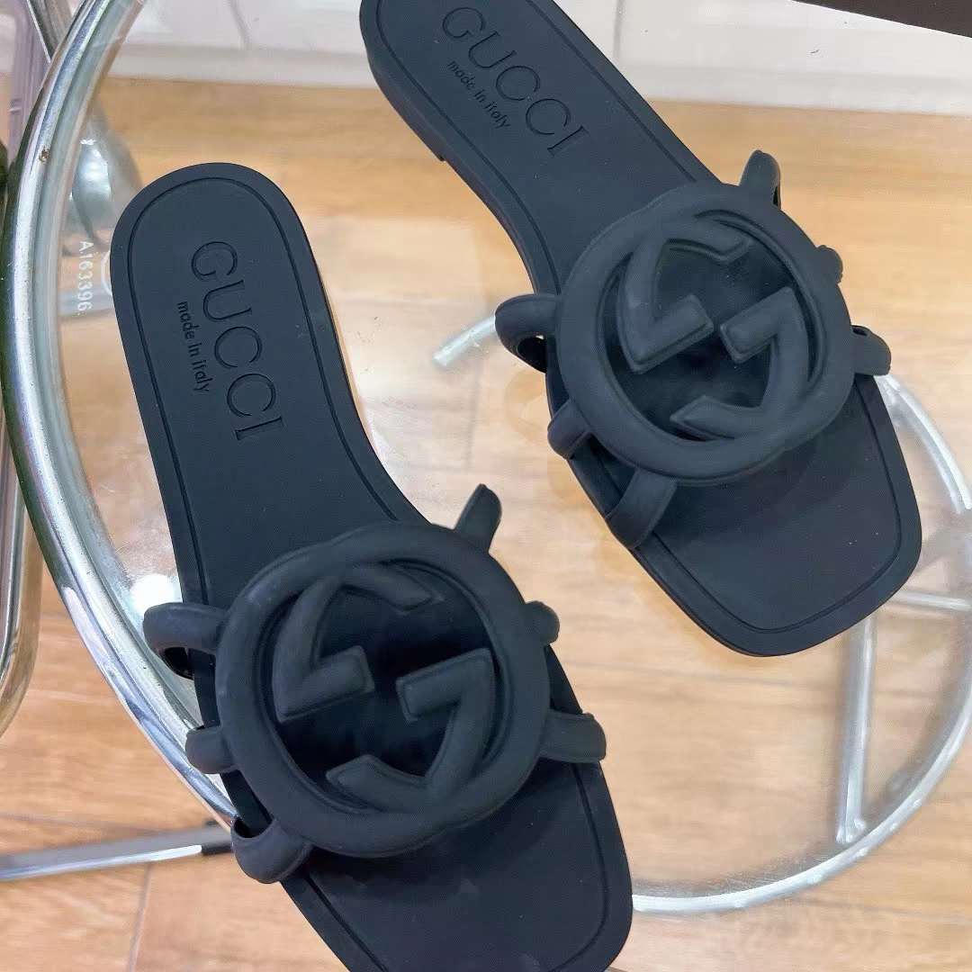 Gucci Unisex GG Interlocking G Slide Sandal Black Rubber Flat