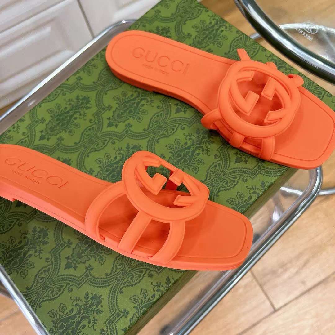 Gucci Unisex GG Interlocking G Slide Sandal Orange Rubber Flat