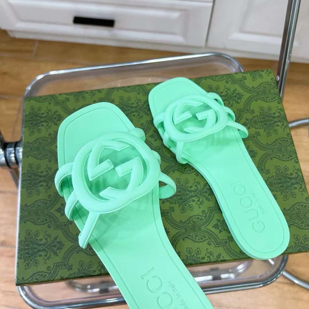 Gucci Unisex GG Interlocking G Slide Sandal Pale Green Rubber Flat