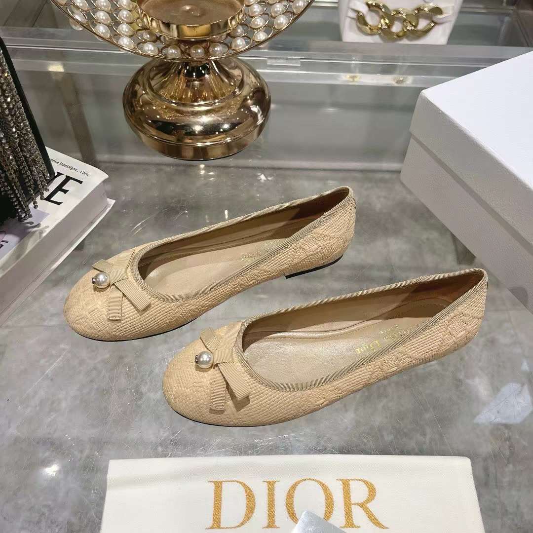 Dior CD Women Dior Ballet Flat Natural Cannage Raffia Grosgrain Bow Resin Pearl