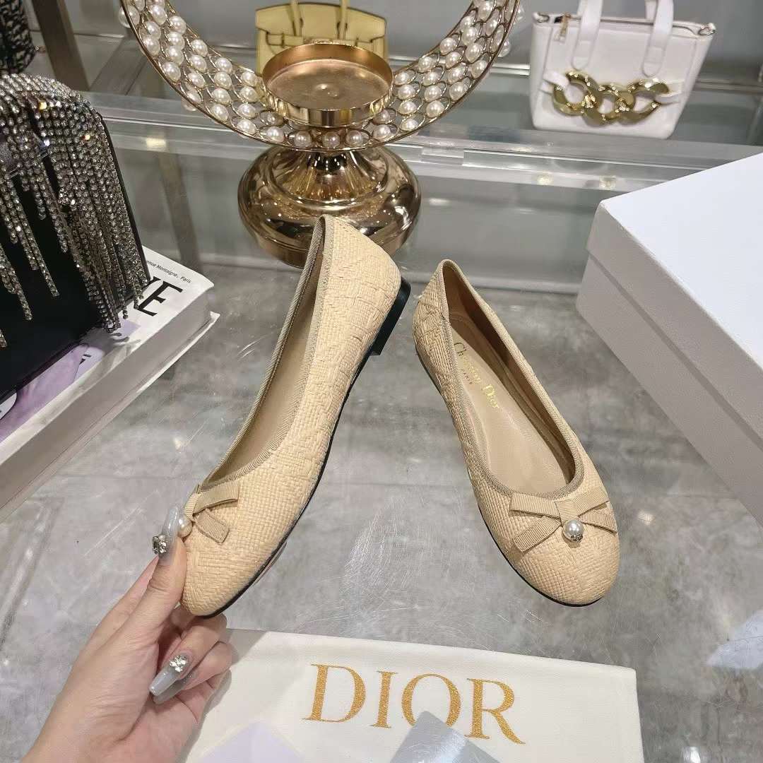 Dior CD Women Dior Ballet Flat Natural Cannage Raffia Grosgrain Bow Resin Pearl