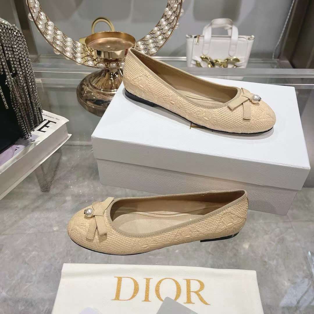 Dior CD Women Dior Ballet Flat Natural Cannage Raffia Grosgrain Bow Resin Pearl