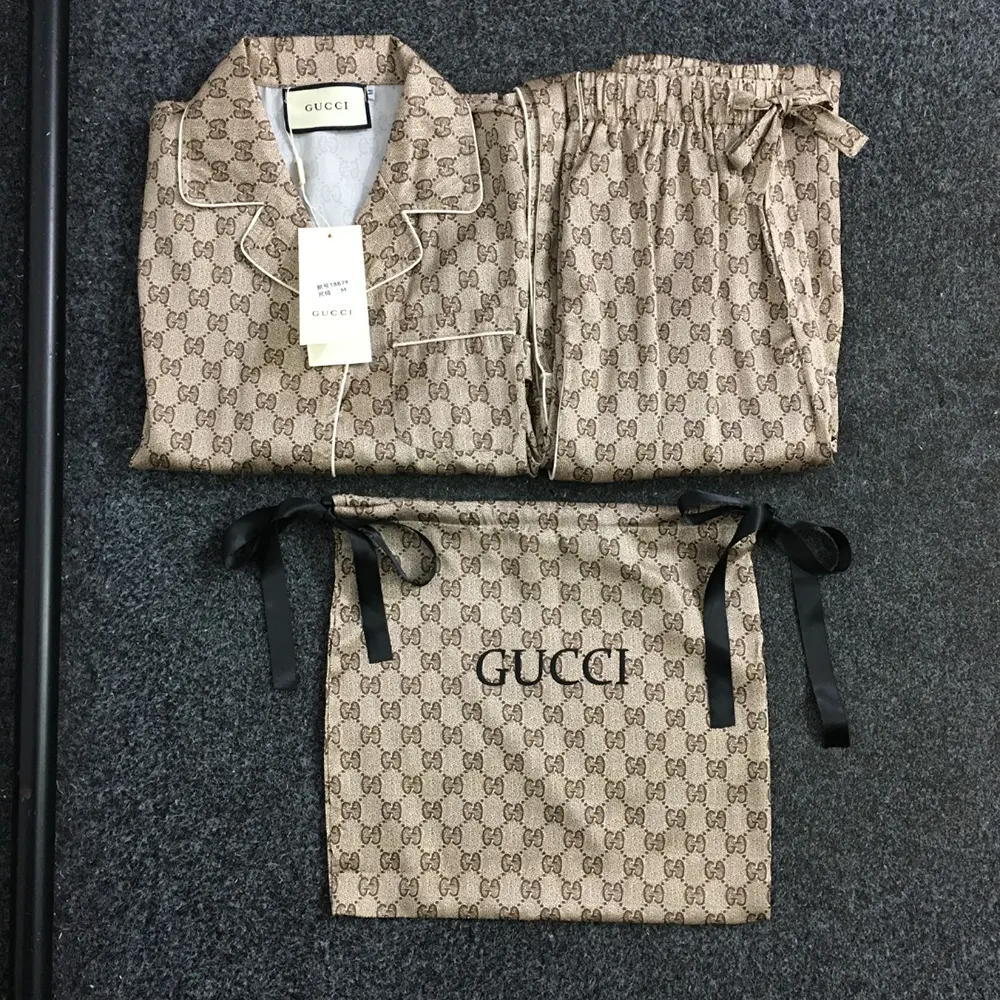 Gucci Women GG Supreme Print Silk Shirt 752917ZANRP2275