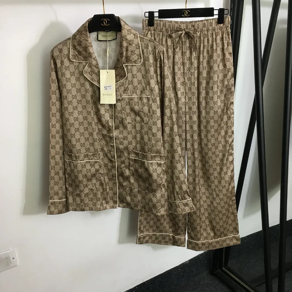 Gucci Women GG Supreme Print Silk Shirt 752917ZANRP2275