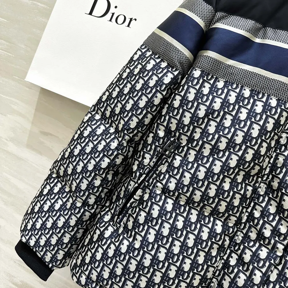 Dior Men Reversible Cropped Puffer Jacket Blue and Ecru Dior Oblique Quilted Technical Taffeta