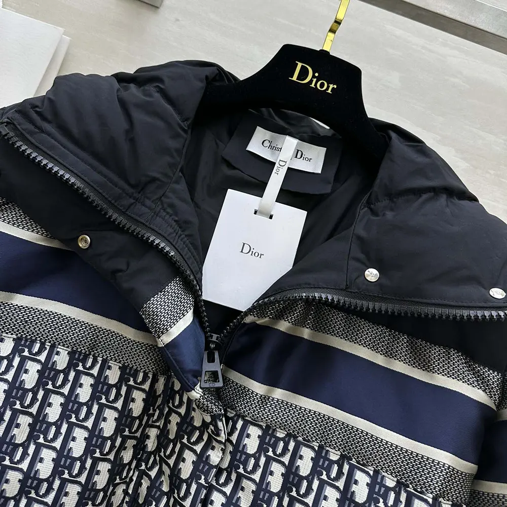 Dior Men Reversible Cropped Puffer Jacket Blue and Ecru Dior Oblique Quilted Technical Taffeta