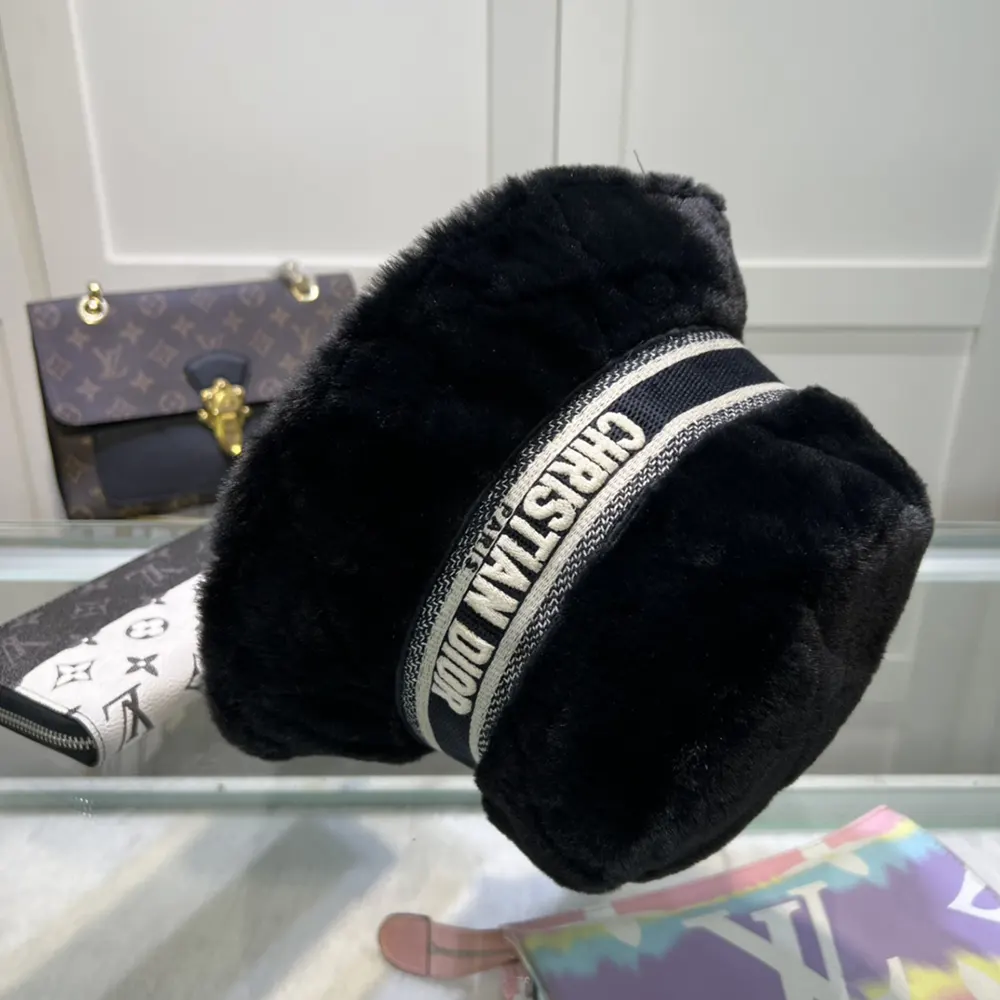 Dior Unisex D-Bobby Cannage Small Brim Bucket Hat Black Shearling