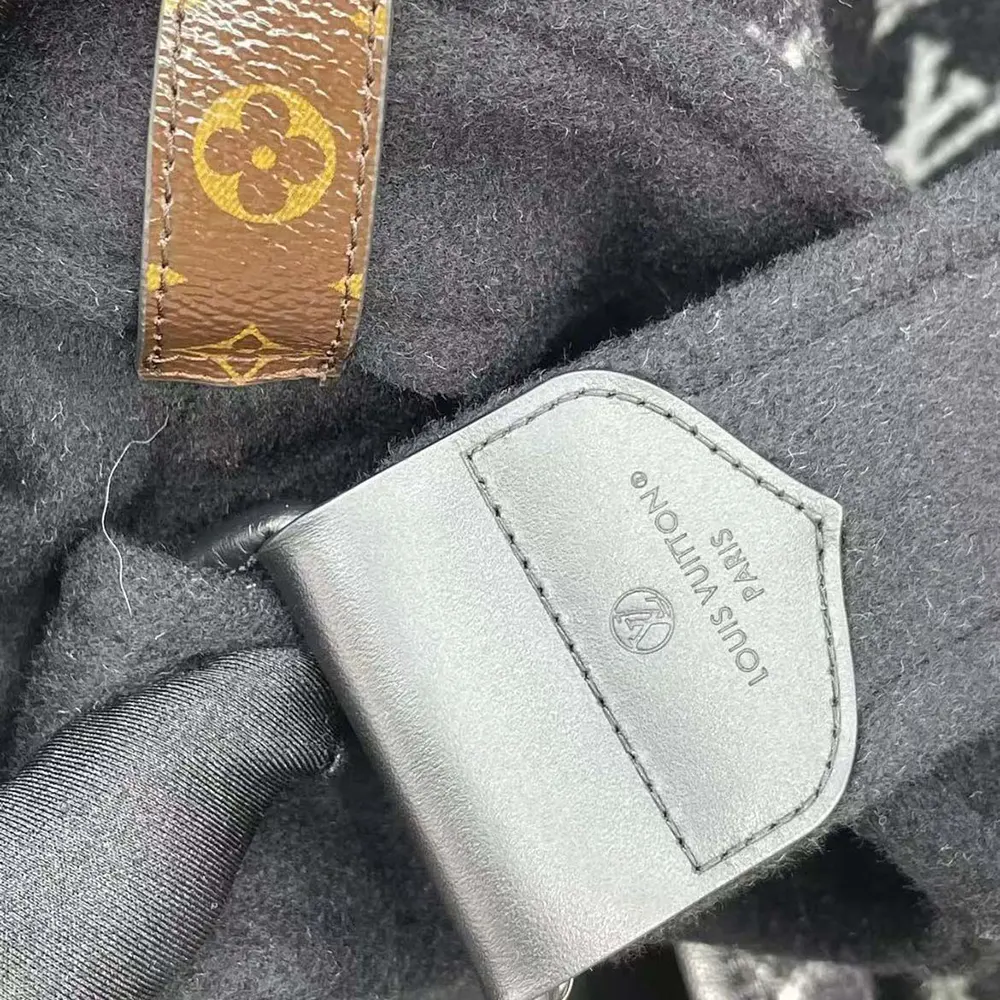 Louis Vuitton LV Women Belted Short Wrap Pea Coat-Black / White 1A99KC