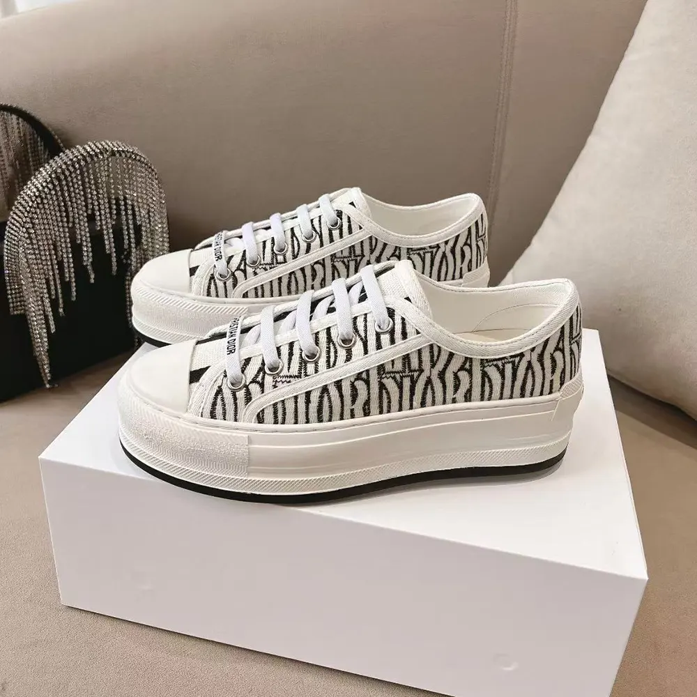Dior Women Walk’n’Dior Platform Sneaker Embroidered Cotton-White/Black