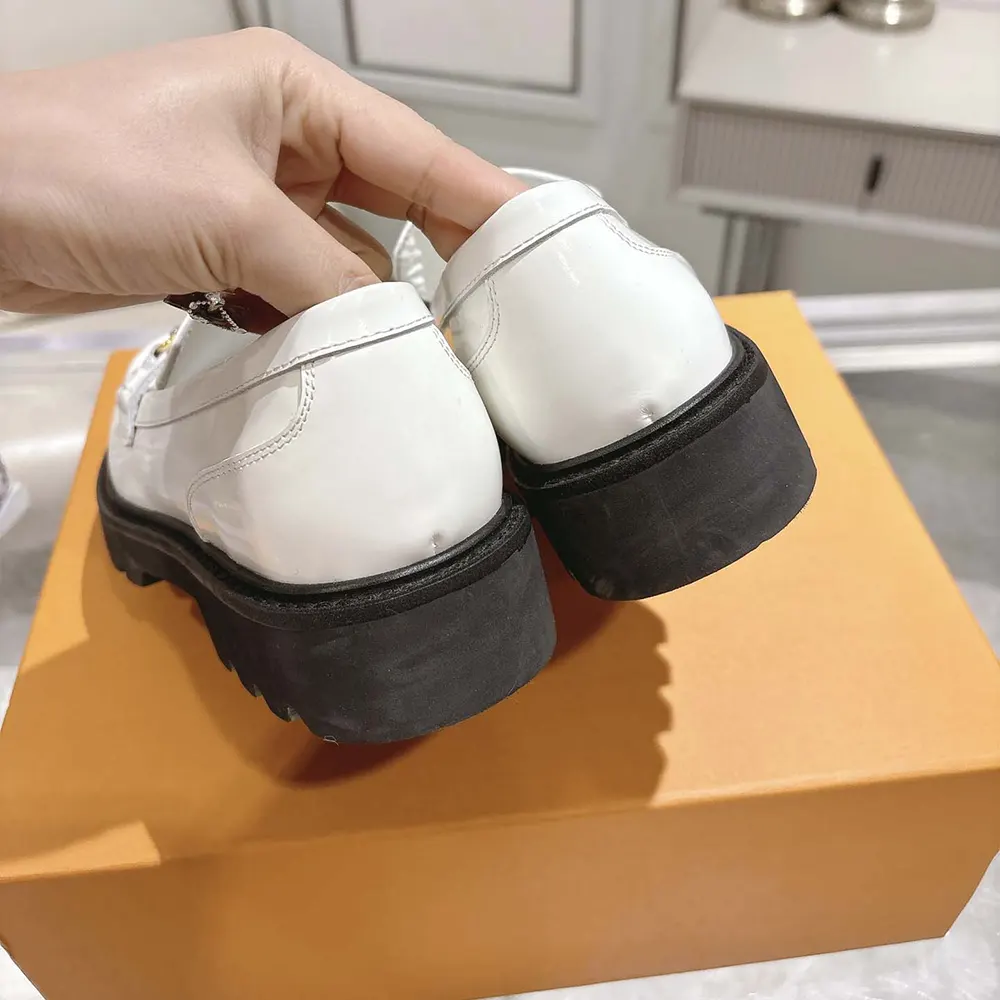 Louis Vuitton LV Women District Flat Loafer-White 1AGXIZ