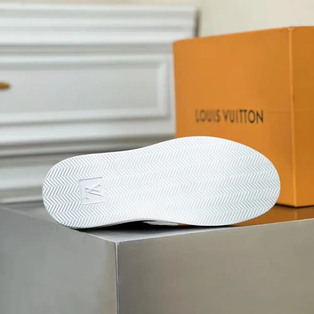 Louis Vuitton LV Unisex Beverly Hills Sneaker in Calf Leather-White 1A8V3N