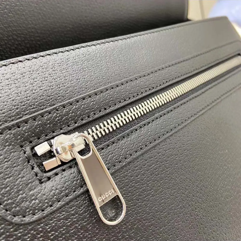 Gucci Men GG Supreme Medium Crossbody Bag 795459FADJK1000
