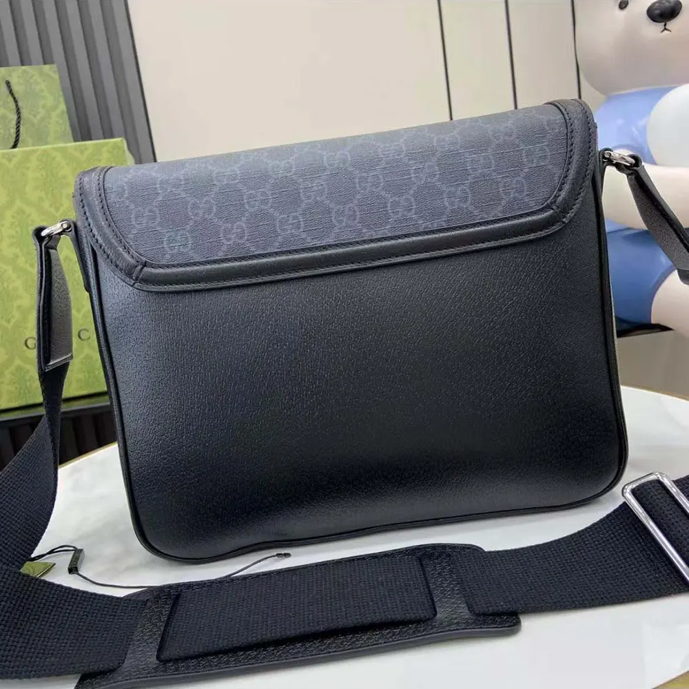 Gucci Men GG Supreme Medium Crossbody Bag 795459FADJK1000
