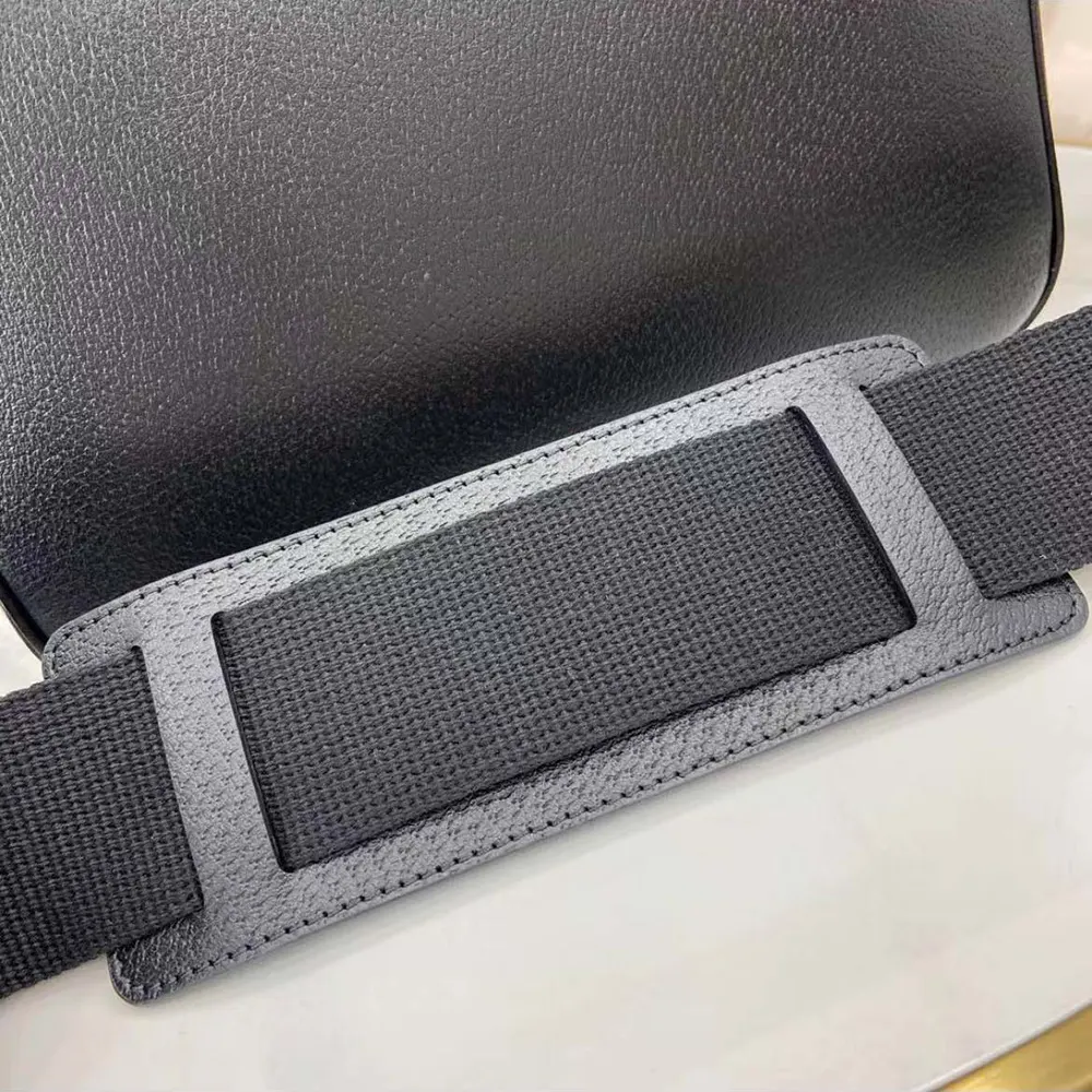 Gucci Men GG Supreme Medium Crossbody Bag 795459FADJK1000